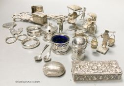 Sundry small silver including a pair of George III silver candle snuffers, Emes & Barnard, London,