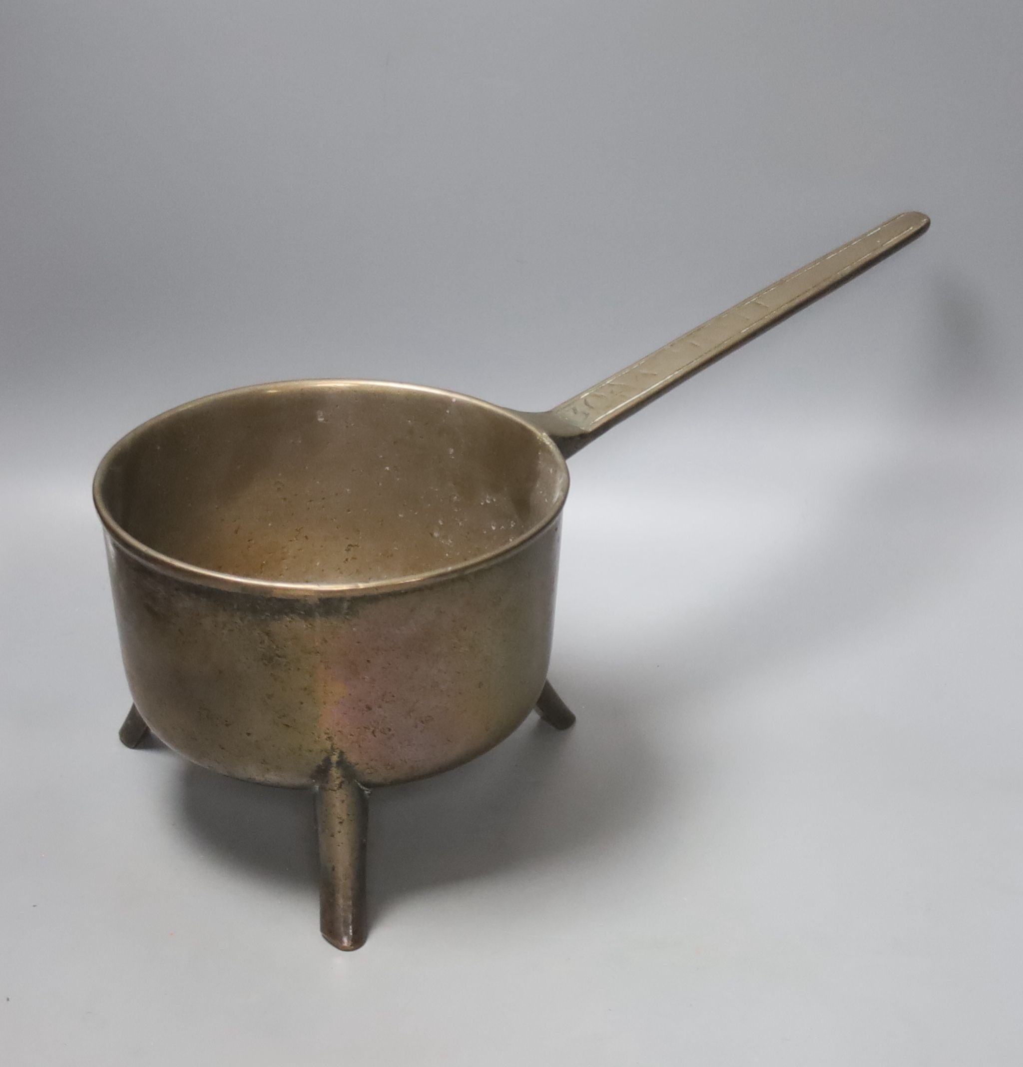 An 18th century ‘30’ bell metal skillet by Warner, by the Warner foundry, 21cm diameter