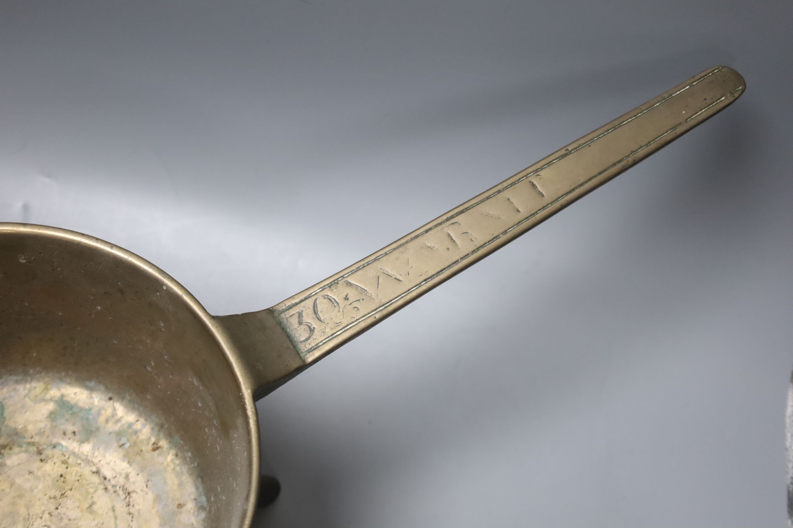 An 18th century ‘30’ bell metal skillet by Warner, by the Warner foundry, 21cm diameter - Image 2 of 2