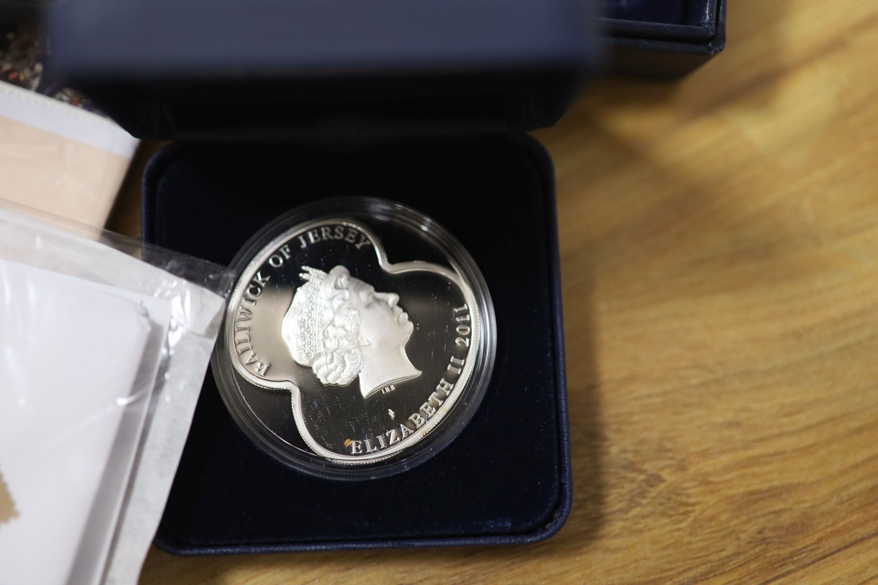 A collection of Westminster & Royal Mint QEII commemorative coins, some silver issues - Image 3 of 6
