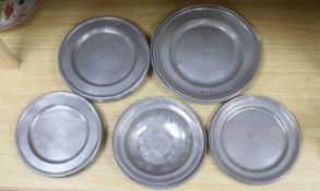 18th century pewter flat wares - a set of eighteen pewter plates by Henry Maxted, 9in. and 10in.,