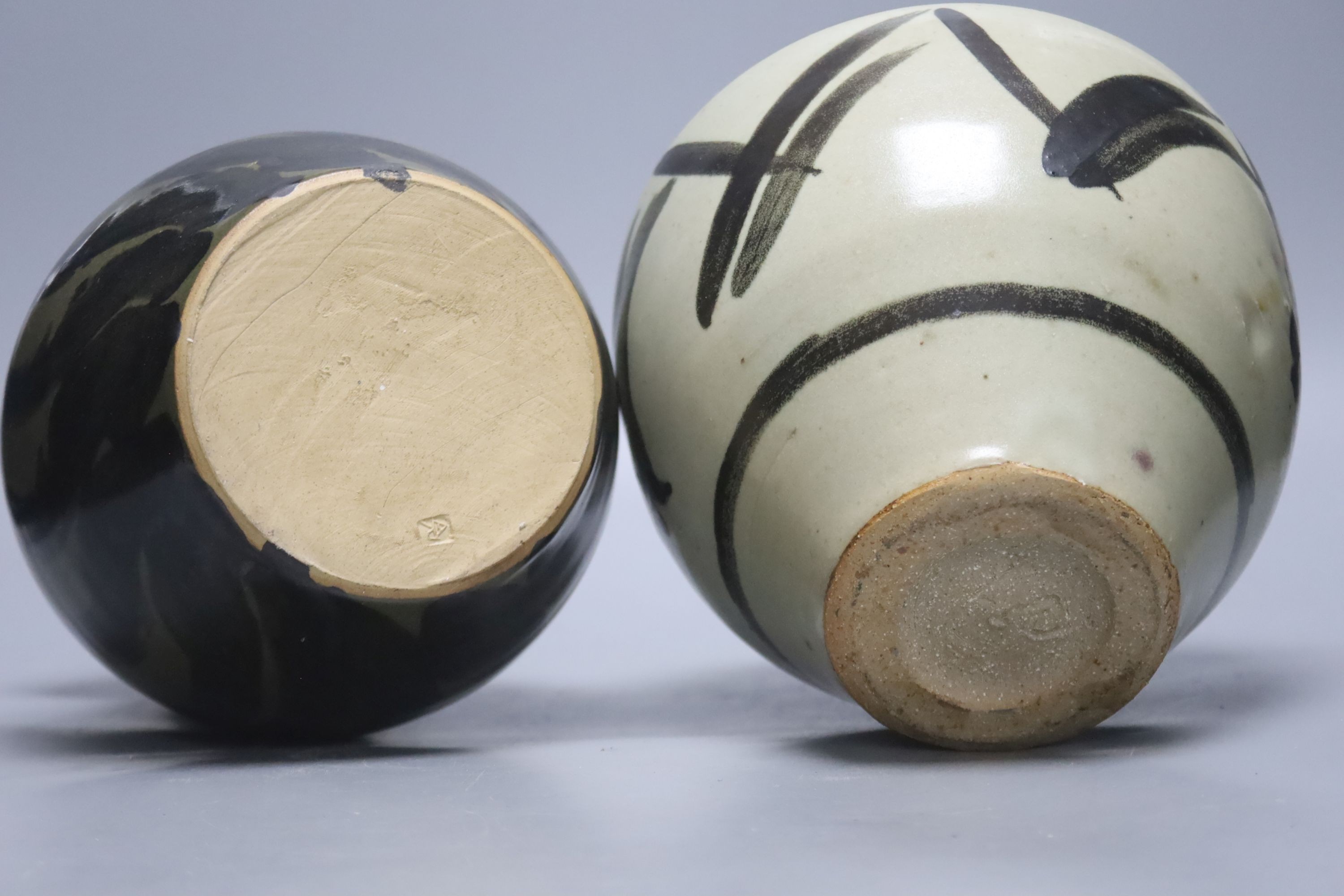 Andrew Rudebeck. A pottery jar and cover, 22cm and three Studio pottery vases - Image 3 of 3