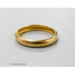 A 22ct gold wedding band, size O, 4.3 grams.