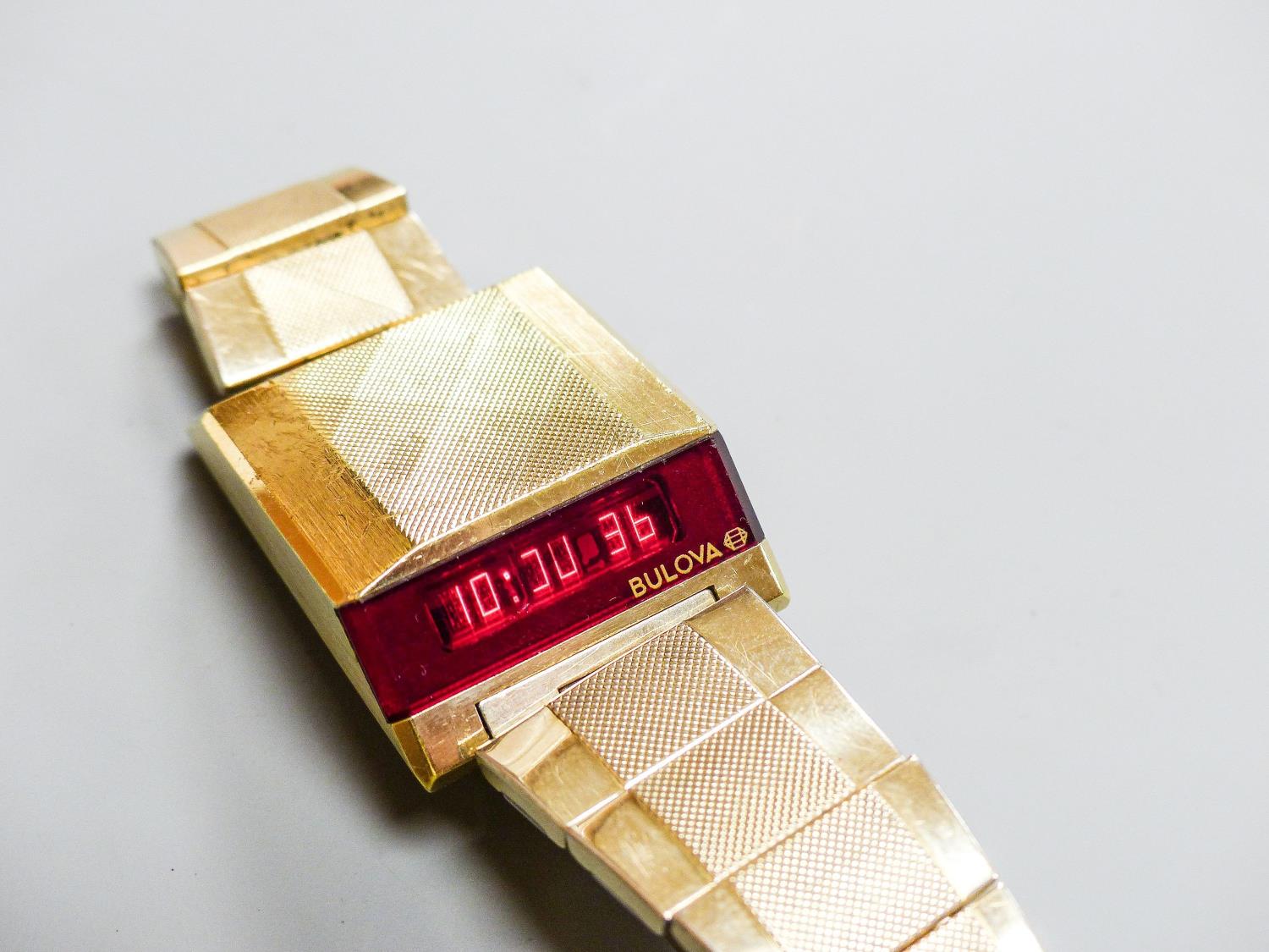 A gentleman's steel and gilt base metal Bulova digital wrist watch, on Bulova bracelet, case - Image 3 of 5