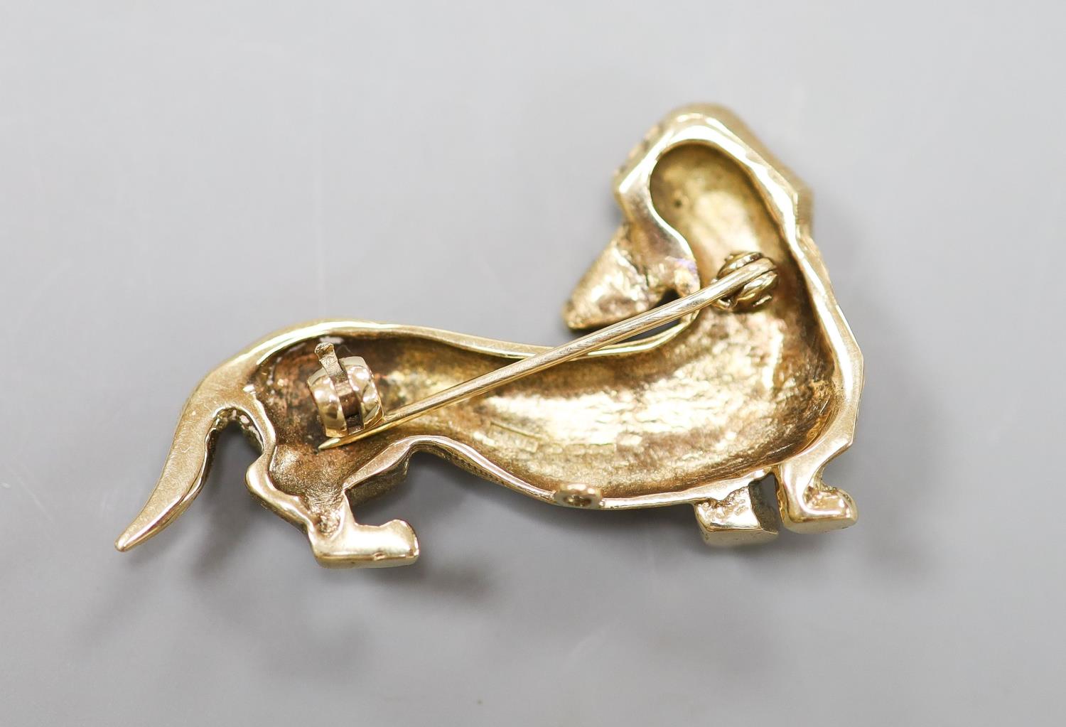 A 9ct gold Dachshund brooch, 40mm, 12.3 grams. - Image 2 of 2