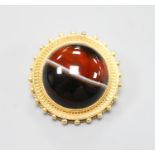 A Victorian yellow metal and banded agate brooch, 39mm, gross 22.1 grams.