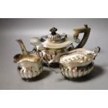 An Edwardian fluted silver three piece bachelor's tea set, Birmingham, 1904/6 gross weight 16oz.