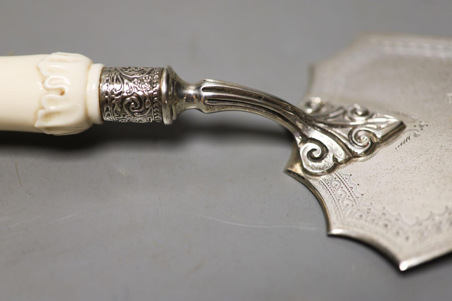 A George V ivory handled silver presentation trowel, with engraved inscription. London, 1928, - Image 4 of 5