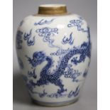 A Chinese blue and white ‘dragon’ jar,14cm