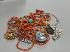 A small group of assorted minor jewellery including a white metal brooch, coral necklace etc. in a