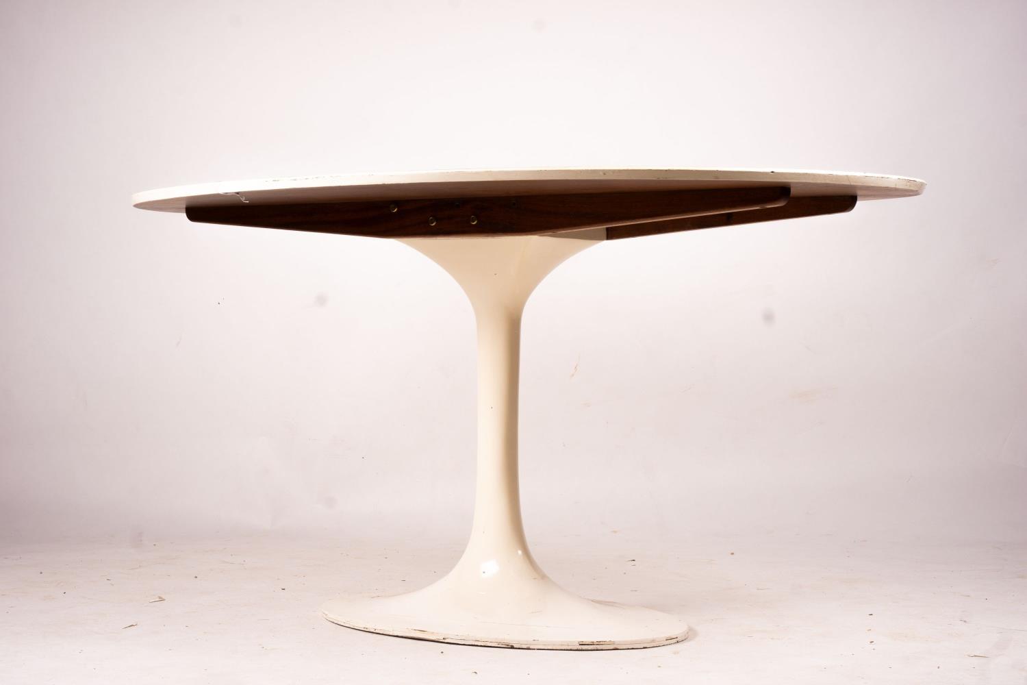 An Arkana style tulip base teak top oval dining table, length 152cm, depth 91cm, height 76cm - Image 2 of 6