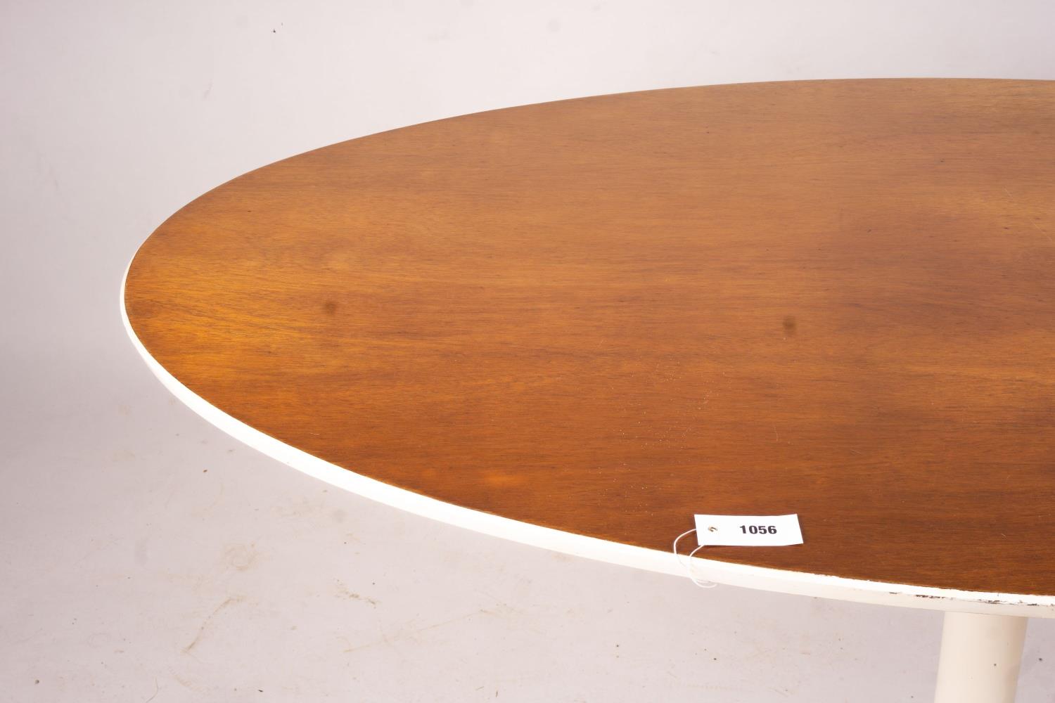 An Arkana style tulip base teak top oval dining table, length 152cm, depth 91cm, height 76cm - Image 6 of 6