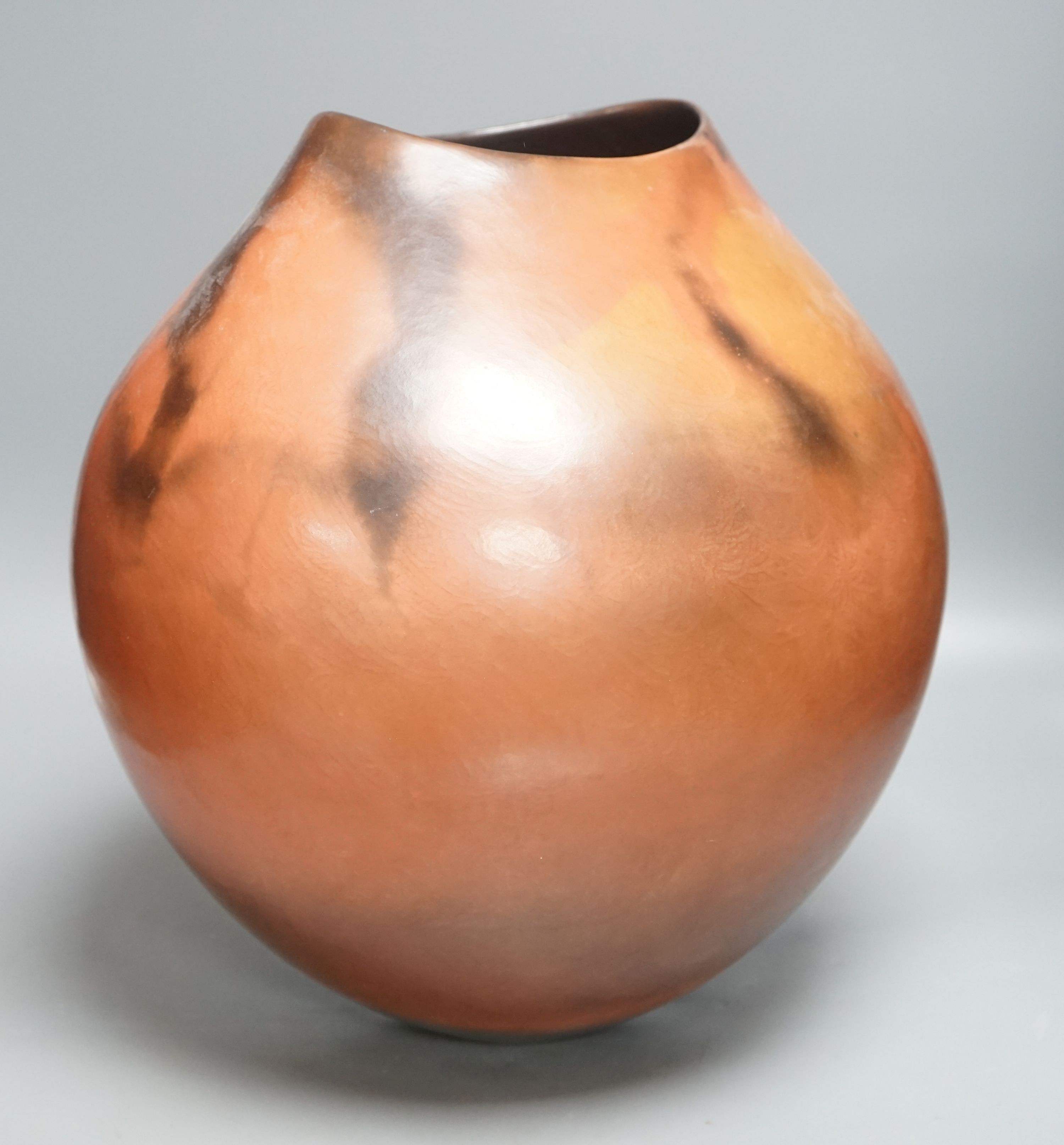 Gabrielle Koch (German, b.1948), a large burnished earthenware vase35cm - Image 2 of 2