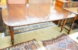 A Victorian mahogany extending dining table, length 174cm extended, one spare leaf, width 121cm,