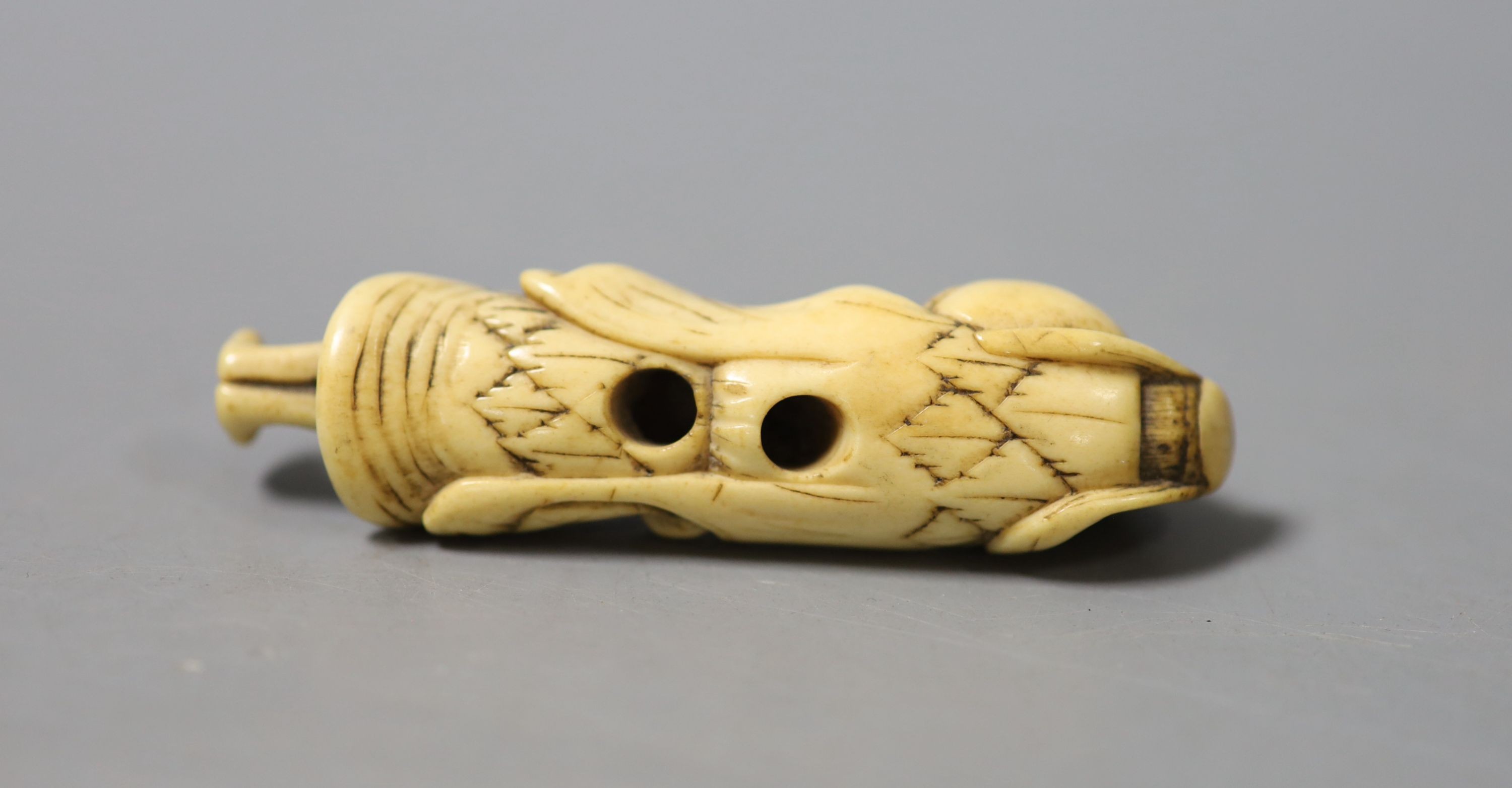 A late 18th/early 19th century Japanese carved stag antler netsuke modelled as a Sennin, 7.4 cm - Image 2 of 2