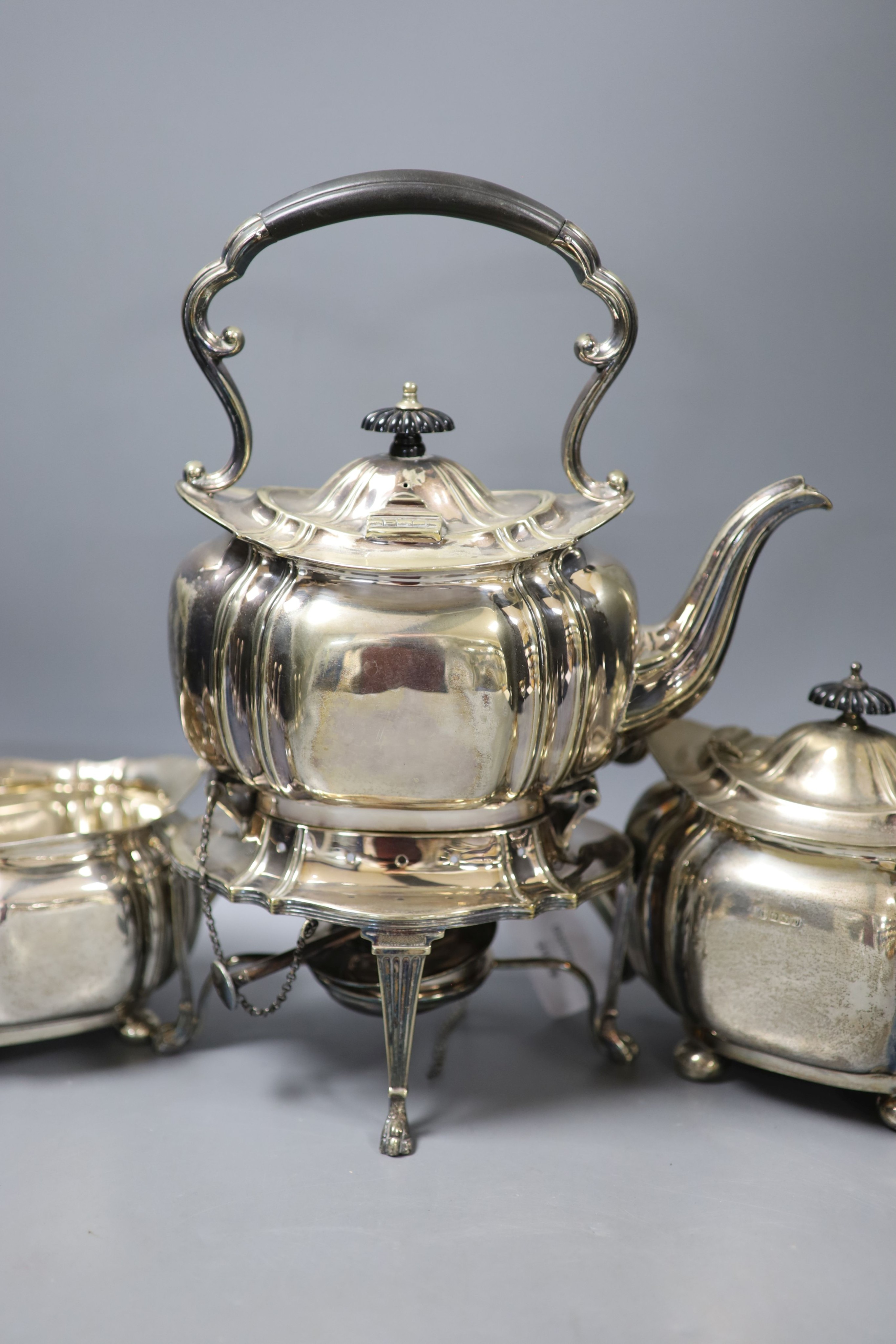 A George V silver three piece tea set, Cooper Brothers & Sons, Sheffield, 1913, gross 42oz, together - Image 3 of 3