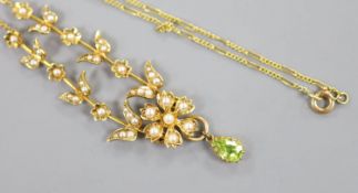 An Edwardian 15ct, seed pearl and pear cut peridot drop set necklace, 38cm,gross 6.6 grams,