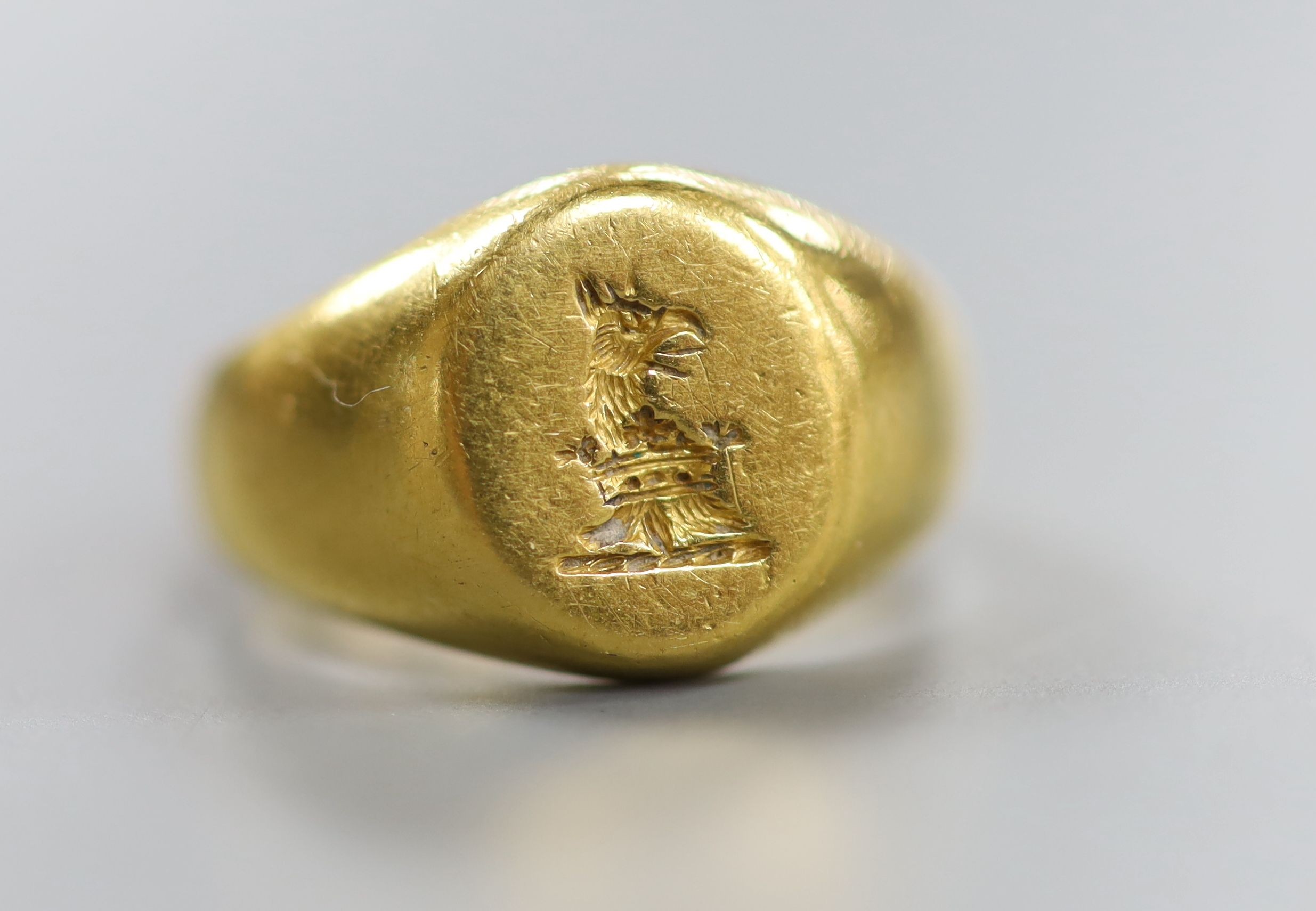 An early 20th century yellow metal(stamped 22) intaglio crested signet ring, size J, 8.6 grams. - Image 2 of 3