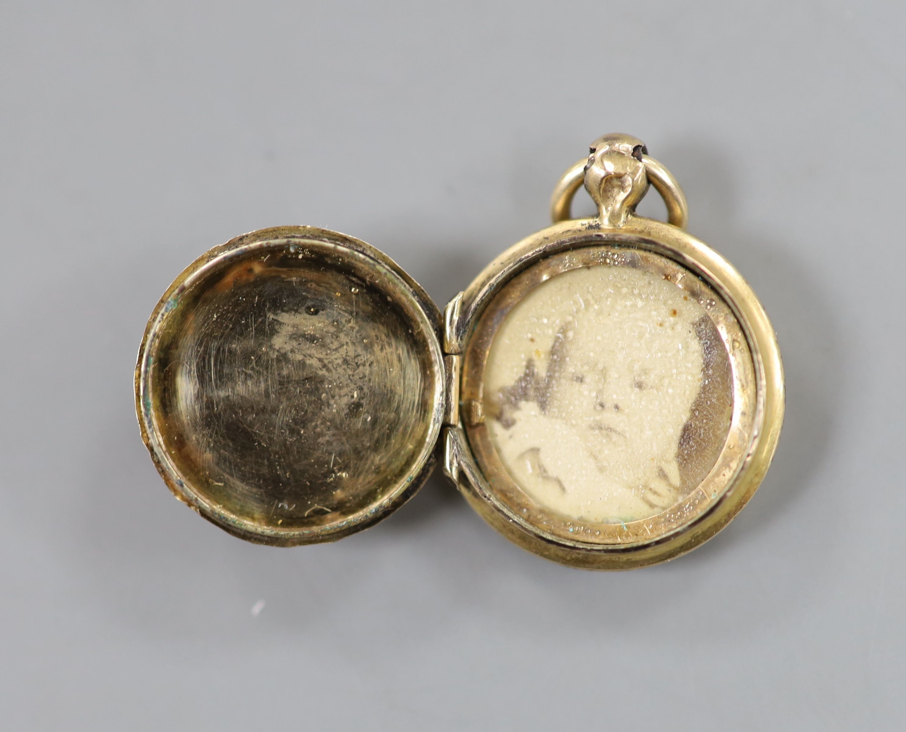 A small early 20th century yellow metal and enamel pendant locket, 18mm, together with a very - Image 3 of 3