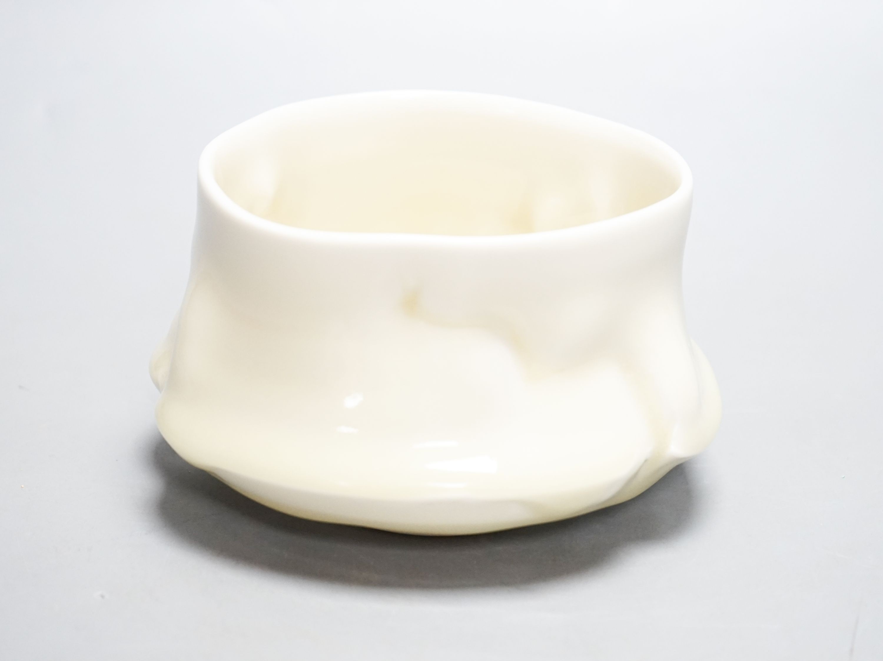 Takeshi Yasuda (b.1943), a Qingbai style free-form bowl14cm