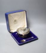 A cased George V silver porringer cup and cover, Carrington & Co, London, 1924, diameter 18.3cm,