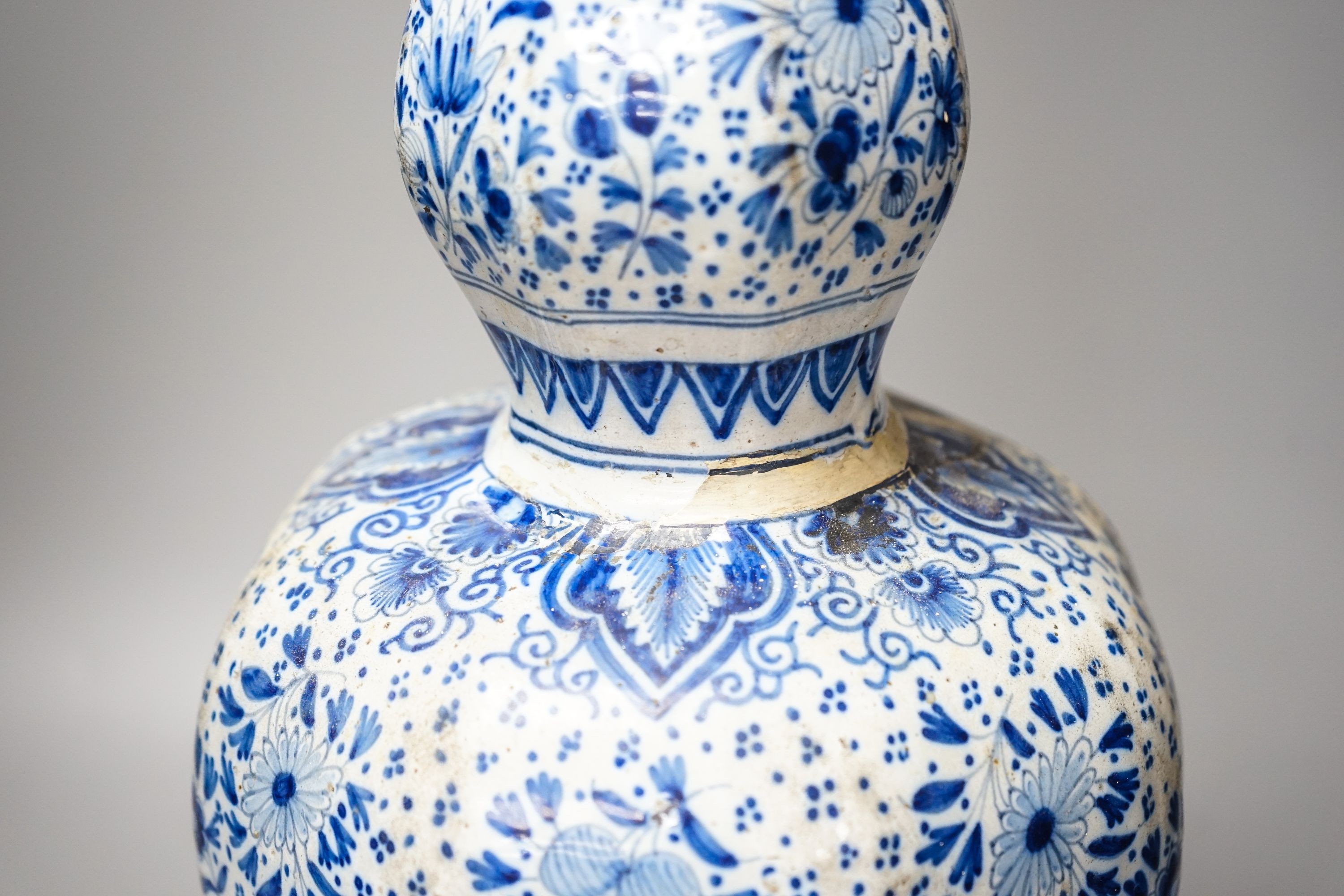 An 18th/19th century Delft blue and white octagonal double gourd vase, mounted as a lamp50 cm - Image 2 of 2