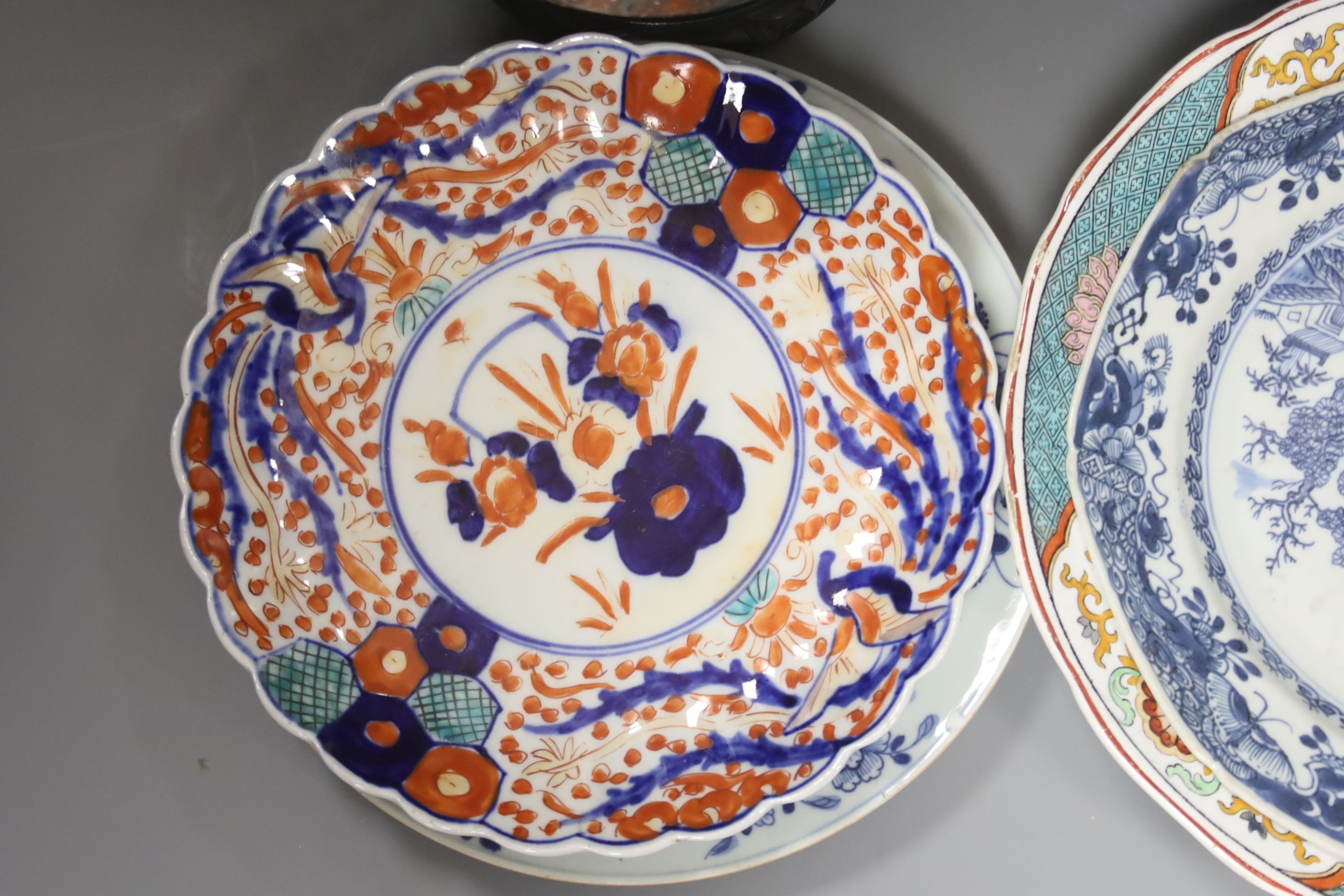 Two Chinese export blue and white plates, two ginger jars, a crackle ware vase and a lamp - Image 4 of 6