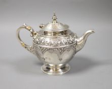 A Victorian silver bachelor's teapot, London, 1872, height 14.4cm, gross 10oz.