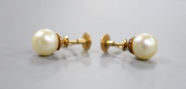 A pair of yellow metal and cultured pearl ear clips, pearl diameter 9mm, gross weight 4.1 grams.