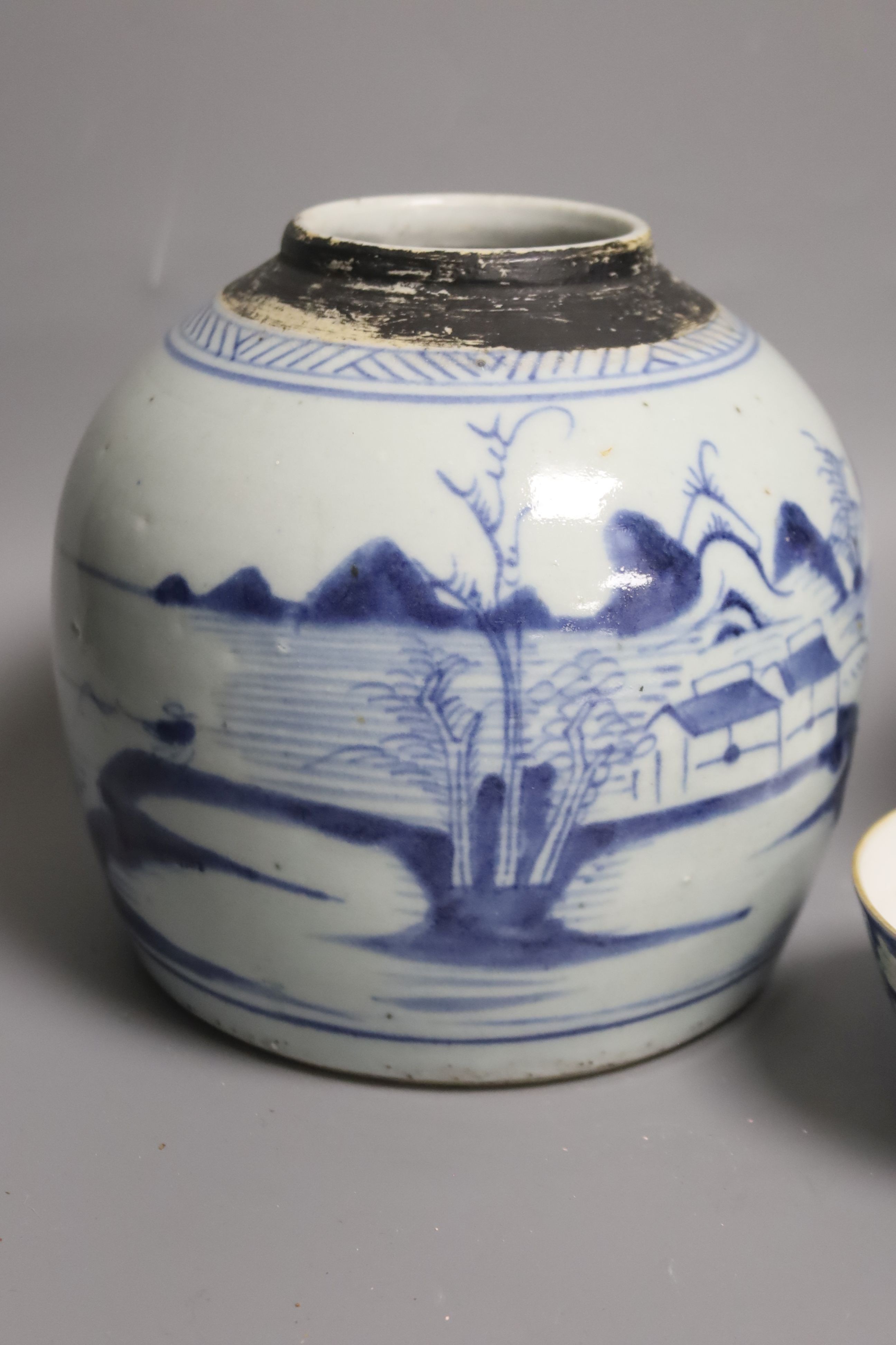 Two Chinese blue and white jars, and a Tongzhi bowl, all 19th/early 20th century16cm - Image 4 of 5