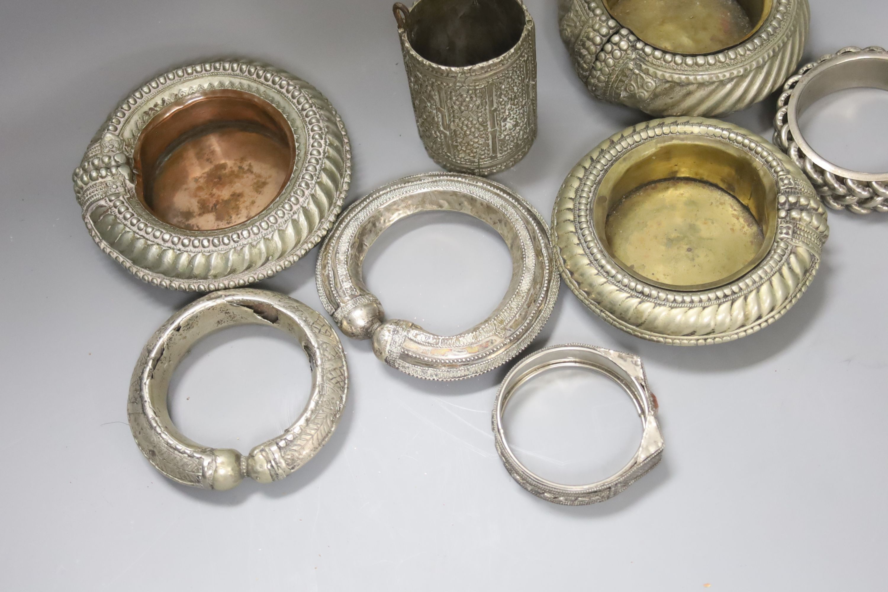 Eight Persian gulf silver plated nickel ankle bracelets - Image 2 of 4