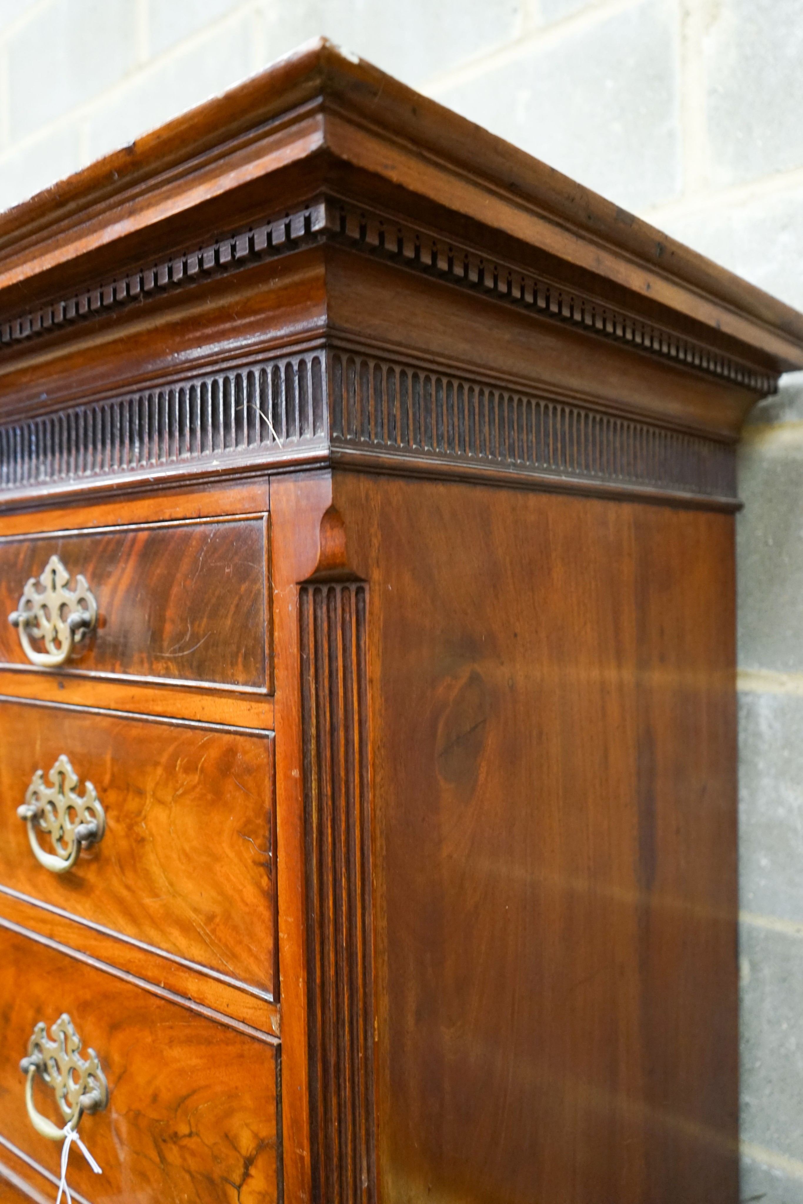 A George III mahogany chest on chest, width 124cm, depth 61cm, height 191cm - Image 3 of 5