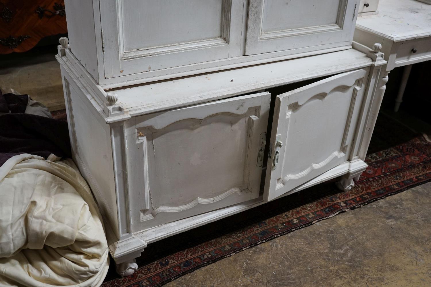 A painted four door cabinet, width 118cm, depth 60cm, height 152cm - Image 3 of 4