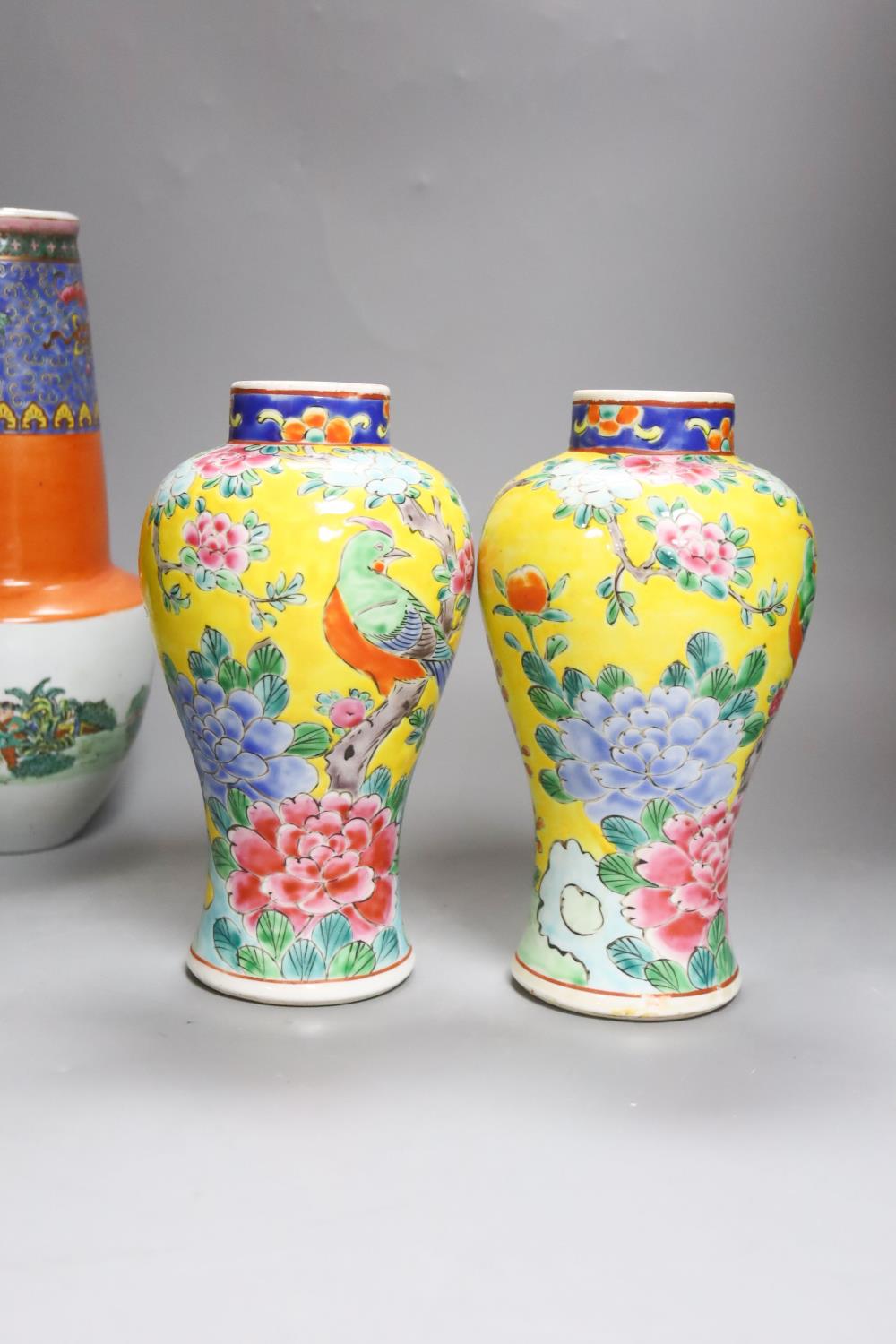 A group of Chinese and Oriental ceramics, 28cm - Image 4 of 6