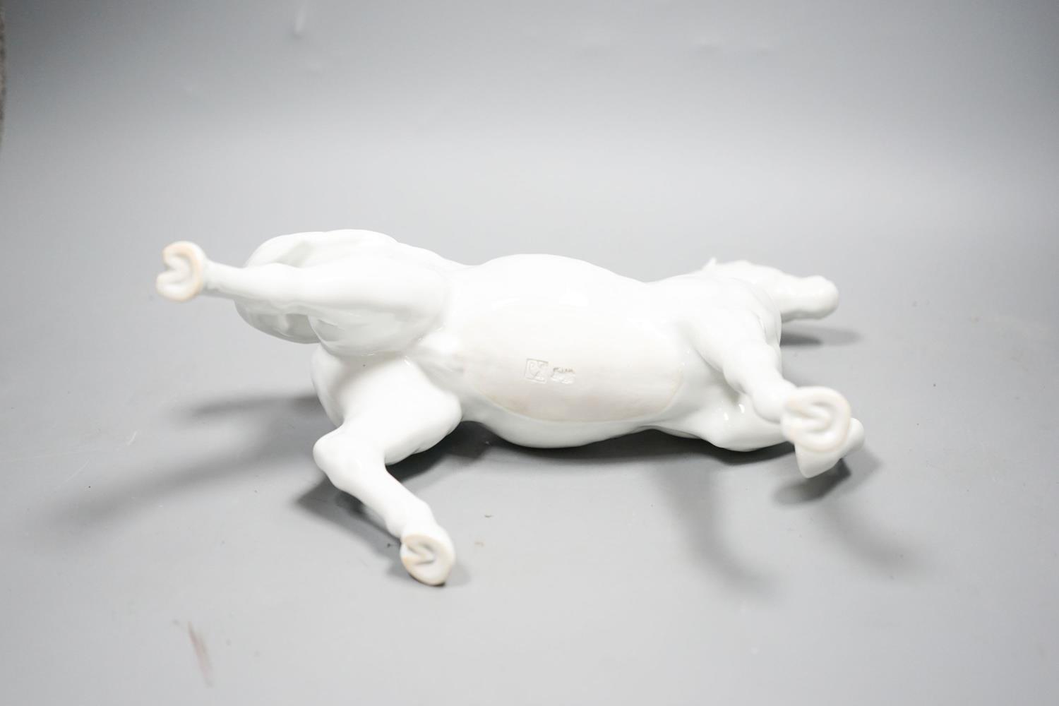 A Japanese porcelain figure of a horse, a Chinese blue and white dish, a Southeast Asian metal - Image 5 of 7