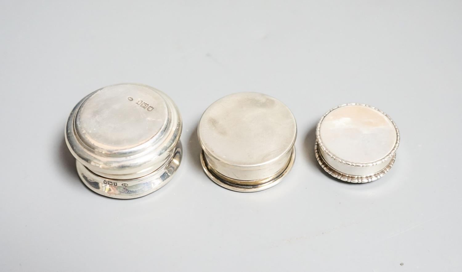 Three assorted early 20th century small silver and tortoiseshell pique circular boxes and covers, - Image 2 of 3