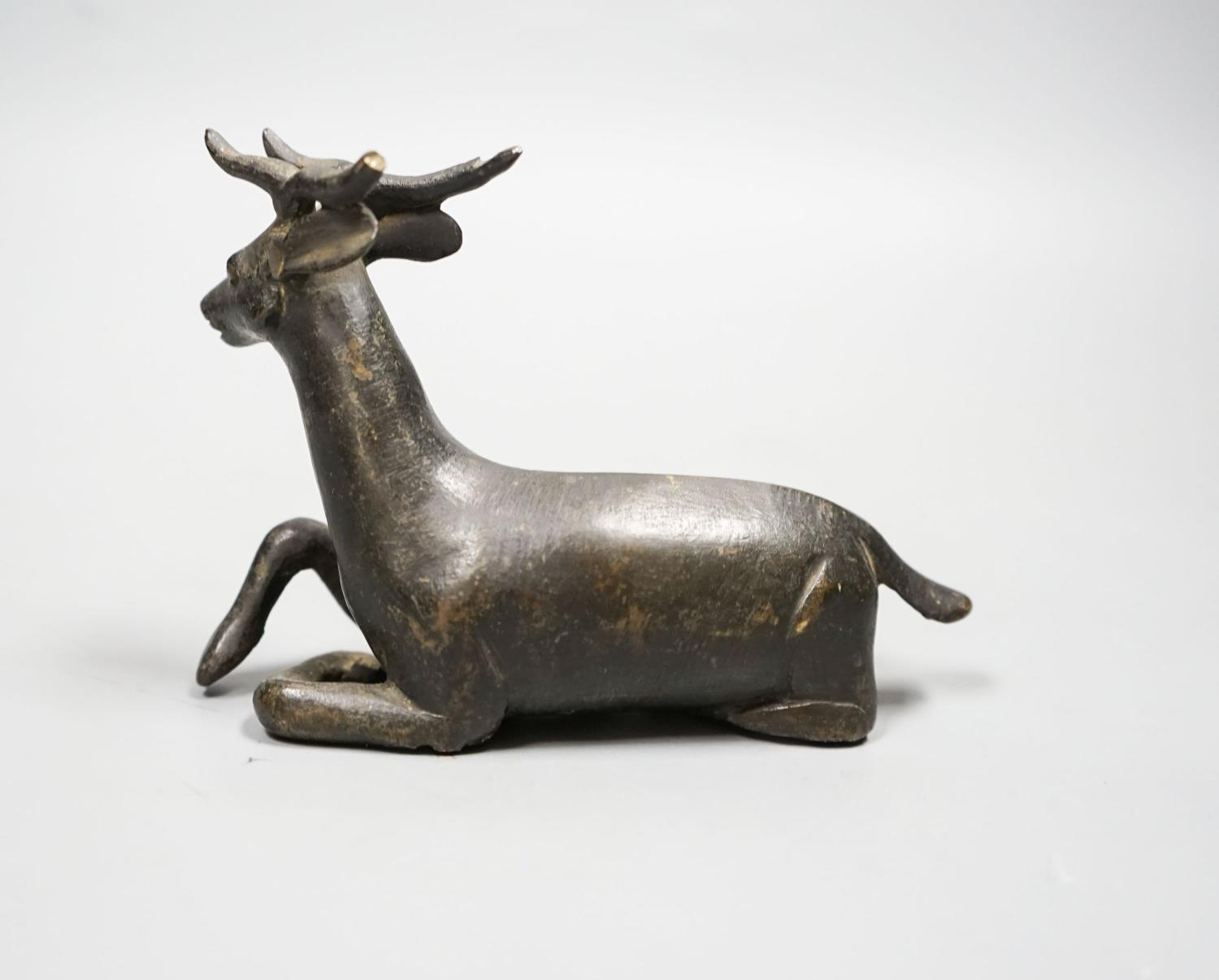 A Chinese early bronze figure of a deer, probably Yuan to Ming period, 13.5cm - Image 2 of 4