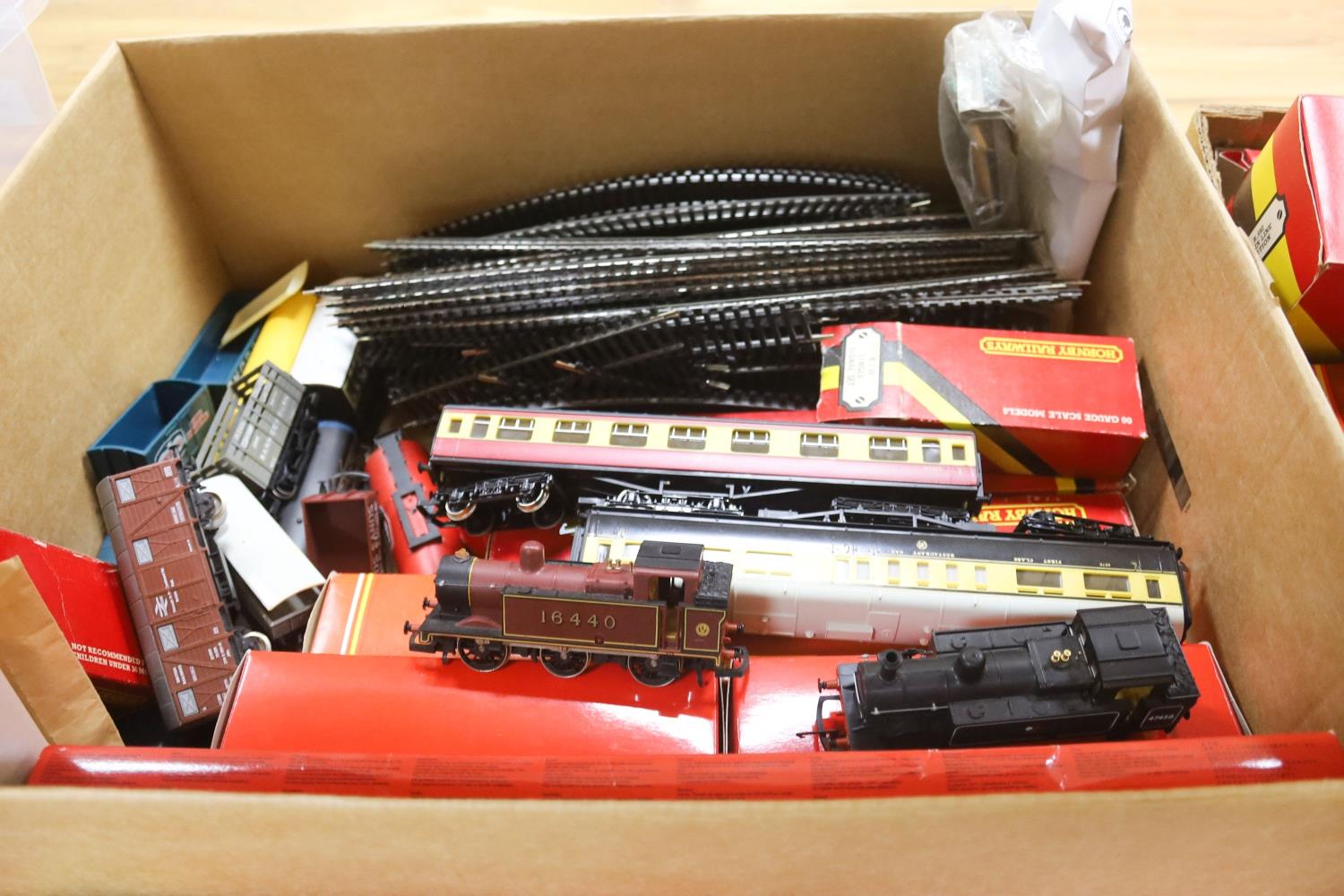 A mixed quantity of Hornby train sets etc including the flying Scotsman, building models, track - Image 6 of 6