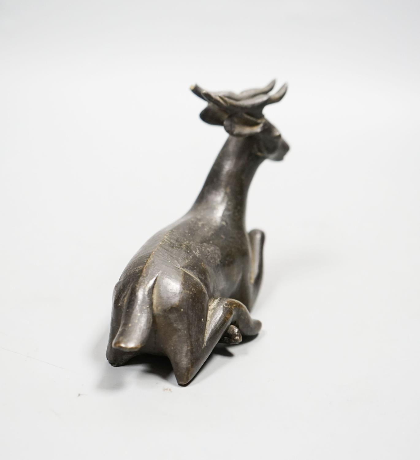 A Chinese early bronze figure of a deer, probably Yuan to Ming period, 13.5cm - Image 3 of 4