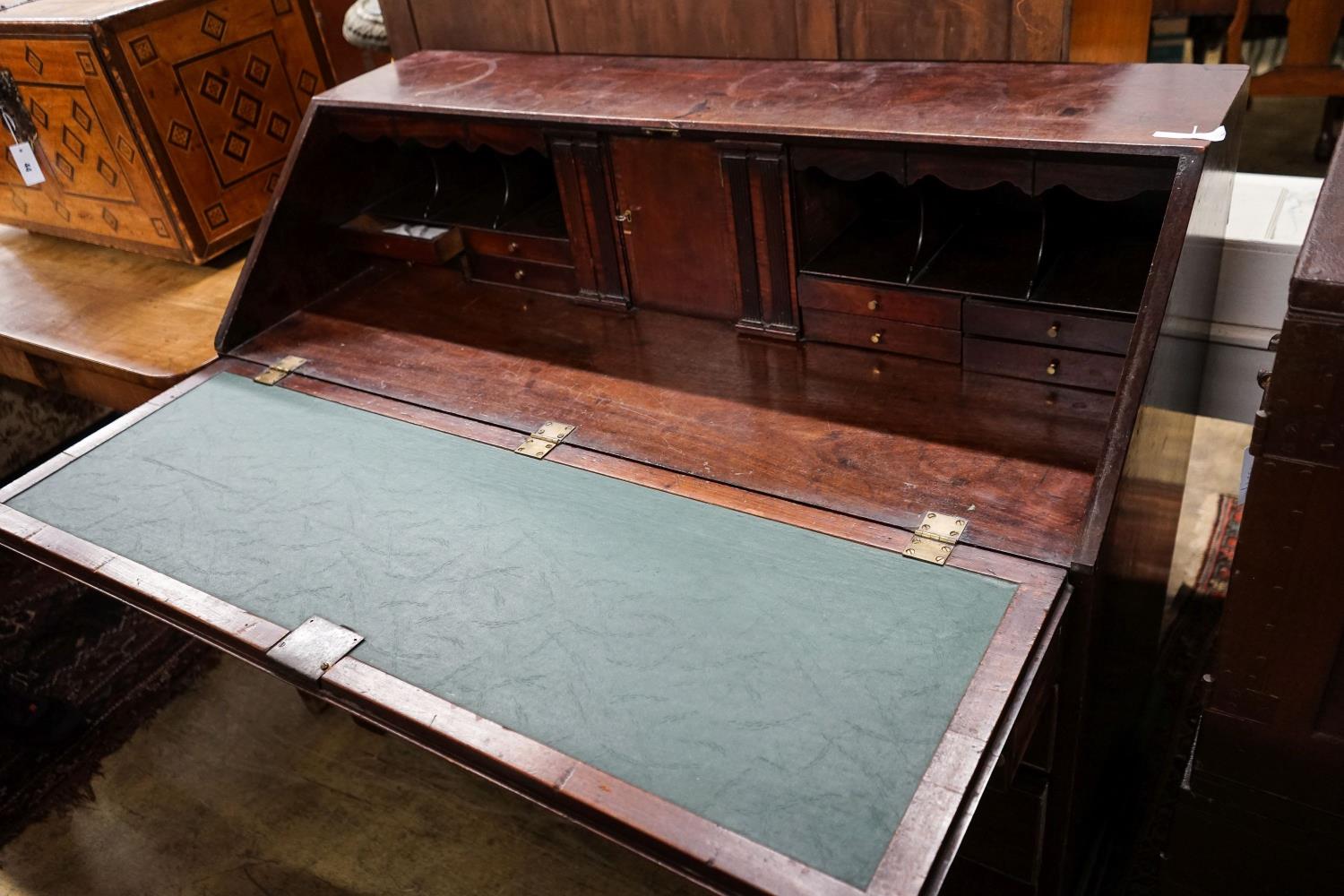 A George III mahogany bureau, width 122cm, depth 58cm, height 105cm - Image 3 of 5