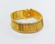 A yellow metal 'scale' link bracelet, approx. 16.5cm, 39.6 grams.