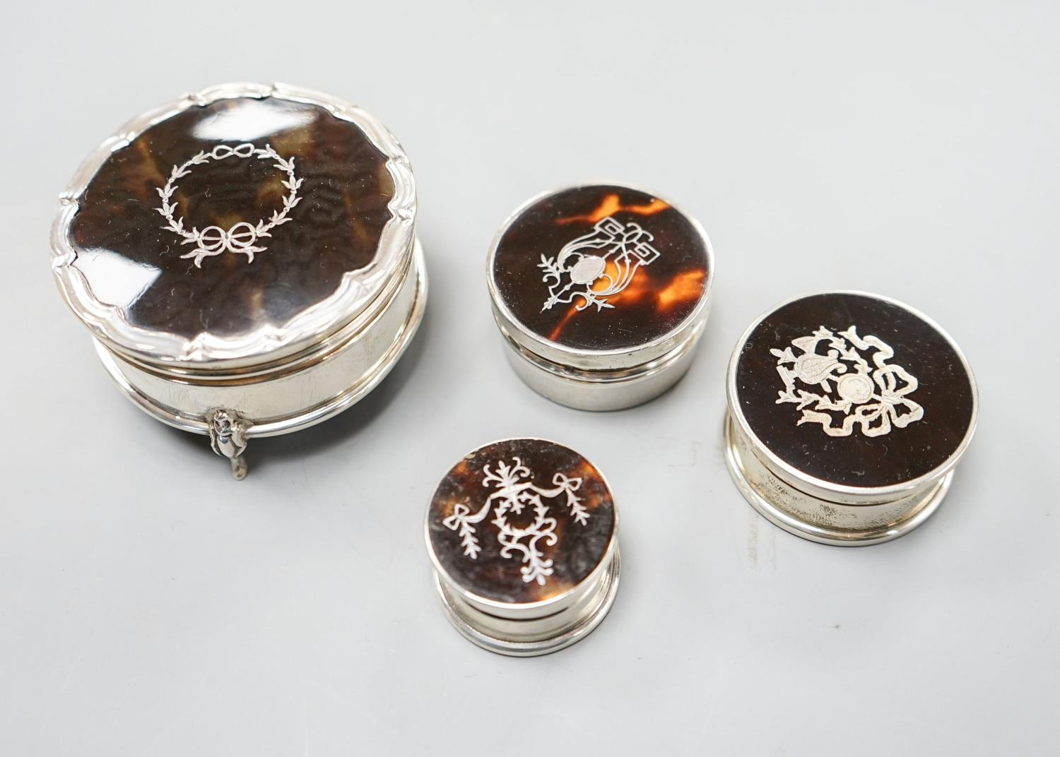 A George V silver and tortoiseshell pique circular trinket box, Birmingham, 1923, 61mm and three - Image 2 of 4