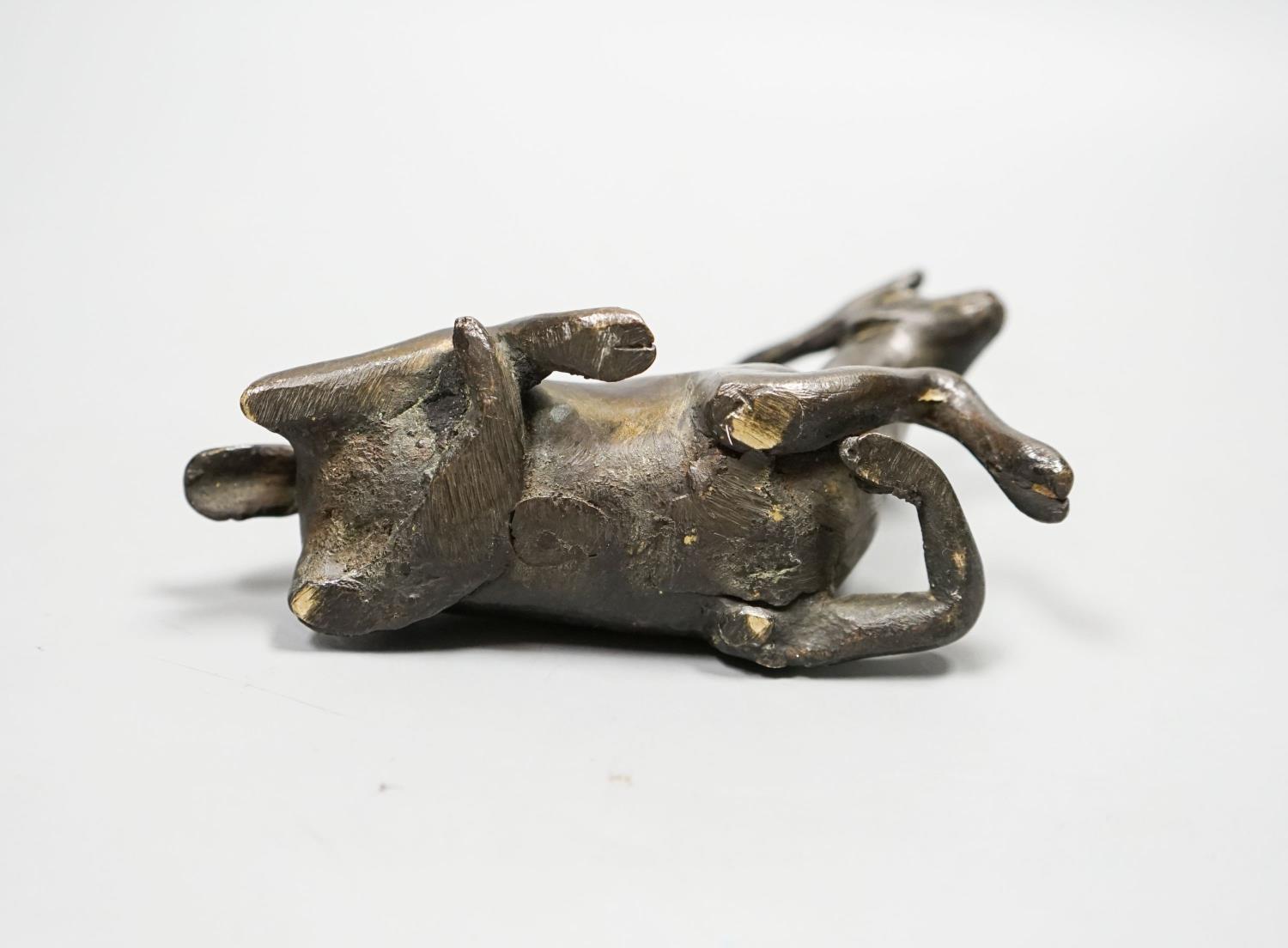 A Chinese early bronze figure of a deer, probably Yuan to Ming period, 13.5cm - Image 4 of 4