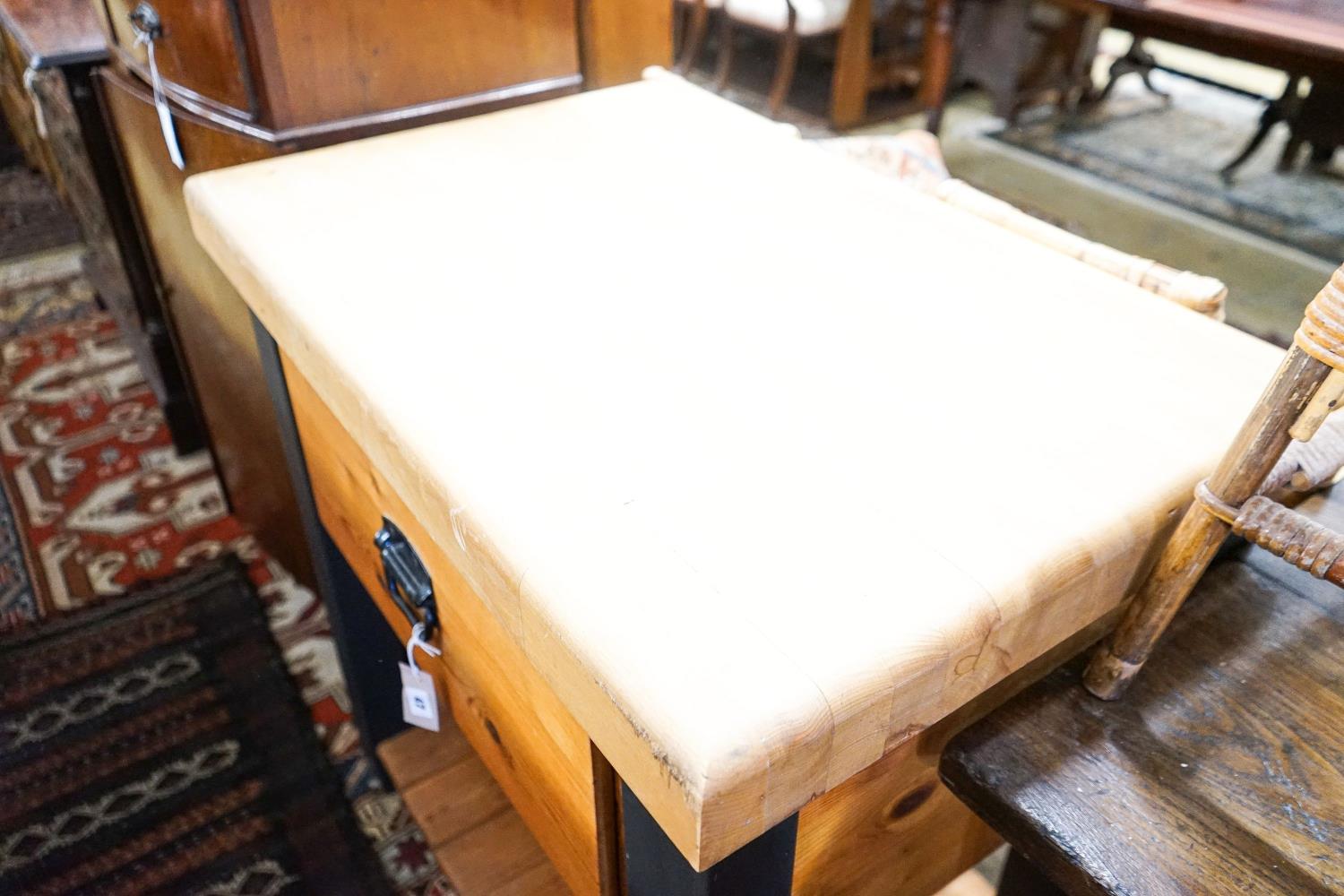 A painted pine and beech rectangular butcher's block kitchen island, length 90cm, depth 60cm, height - Image 2 of 4