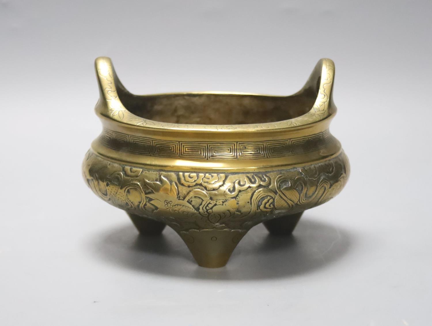 A Chinese bronze tripod censer, early 20th century,14cm