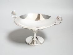 A George V silver tazze, James Dixon & Sons, Sheffield, 1922, height 11.1cm, 8.5oz.