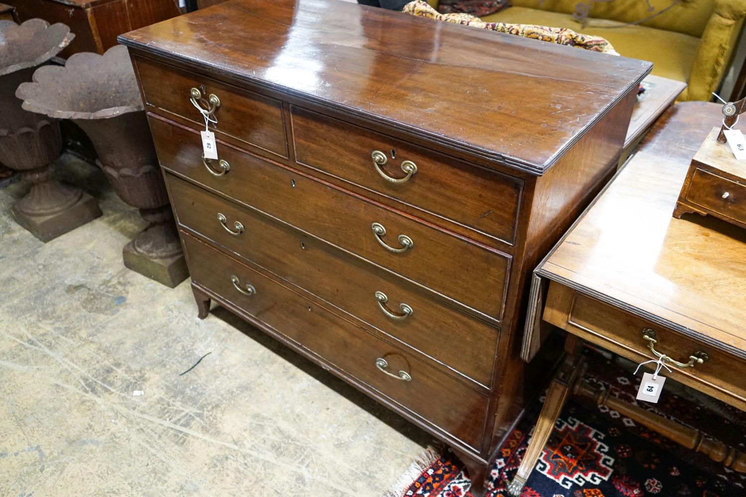 A late George III mahogany chest of drawers, width 113cm, depth 54cm, height 97cm - Image 2 of 5