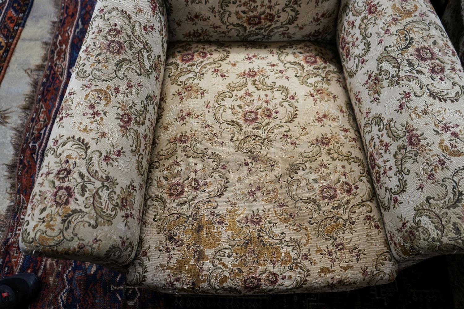 A near pair of late Victorian upholstered armchairs, width 88cm, depth 86cm, height 96cm - Image 4 of 5