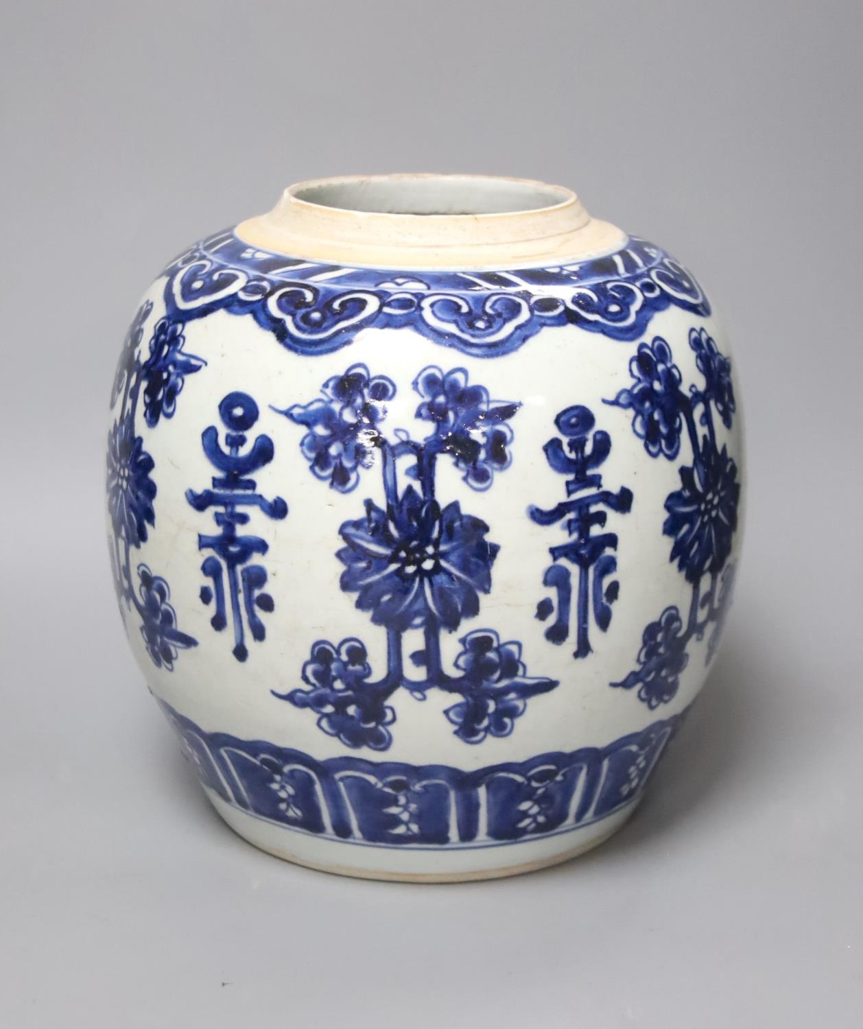 A Chinese Qing blue and white jar,23cm