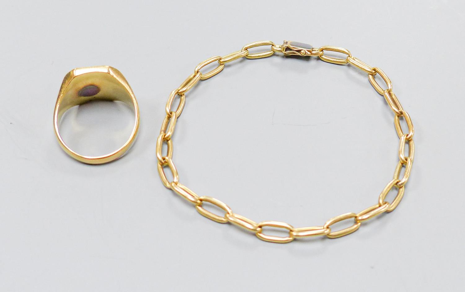 A yellow metal signet ring, inset octagonal intaglio chalcedony matrix, size U, gross 8.3 grams - Image 4 of 4